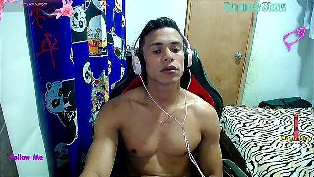 Snapshot of Willy_Mate chatting on 12-30-24, 04:42 Willy Mate online show from 12-30-24, 04:42