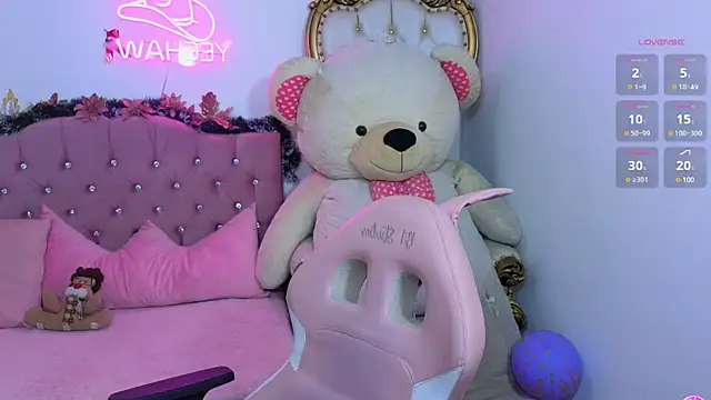 Snapshot of Emilly_tay chatting on 12-29-24, 06:24 Emilly tay online show from 12-29-24, 06:24