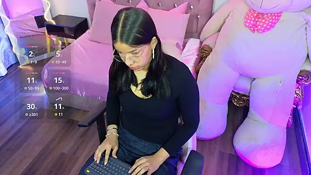 Snapshot of Emilly_tay chatting on 01-21-25, 12:07 Emilly tay online show from 01-21-25, 12:07