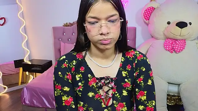 Snapshot of Emilly_tay chatting on 01-23-25, 11:26 Emilly tay online show from 01-23-25, 11:26