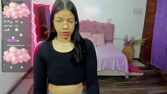 Snapshot of Emilly_tay chatting on 02-08-25, 11:22 Emilly tay online show from 02-08-25, 11:22