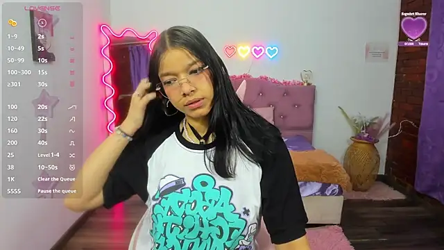 Snapshot of Emilly_tay chatting on 02-14-25, 11:53 Emilly tay online show from 02-14-25, 11:53