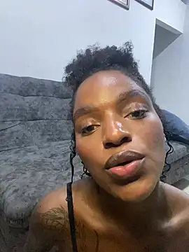 Snapshot of Zizi-campbel chatting on 02-20-25, 11:21 Zizi-campbel online show from 02-20-25, 11:21