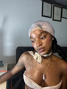 Snapshot of Zizi-campbel chatting on 03-08-25, 01:03 Zizi-campbel online show from 03-08-25, 01:03