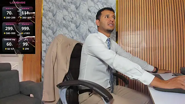 Hideintheoffice online show from 11-28-25, 06:54