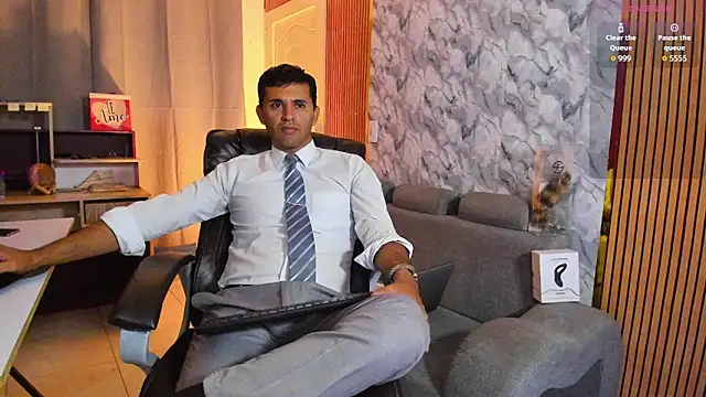 Hideintheoffice online show from 02-17-26, 05:26