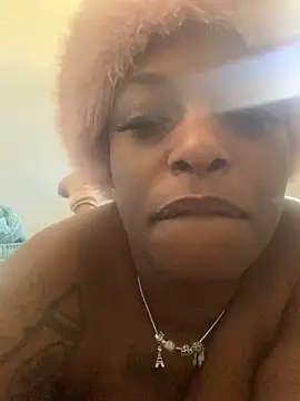 Snapshot of honeywetpussi chatting on 12-24-24, 04:08 honeywetpussi online show from 12-24-24, 04:08