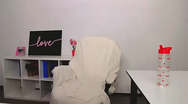 Lia Benini online show from 03-05-25, 10:32