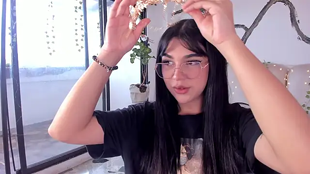 RoseCassie online show from 10-31-25, 01:56