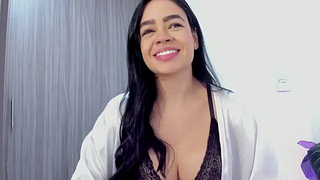 Snapshot of Sara_Leblanc chatting on 02-24-25, 04:36 Sara Leblanc online show from 02-24-25, 04:36