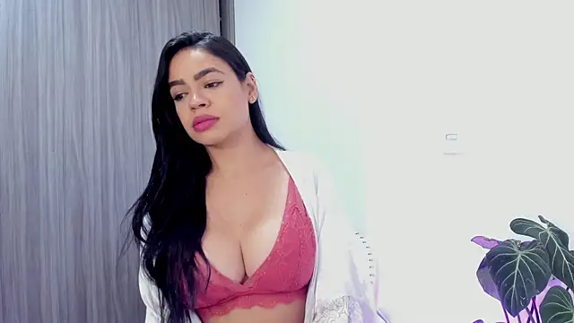 Snapshot of Sara_Leblanc chatting on 02-25-25, 03:38 Sara Leblanc online show from 02-25-25, 03:38