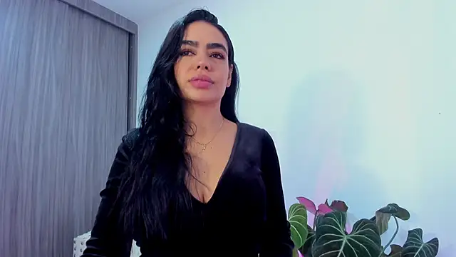 Snapshot of Sara_Leblanc chatting on 10-16-25, 05:36 Sara Leblanc online show from 10-16-25, 05:36
