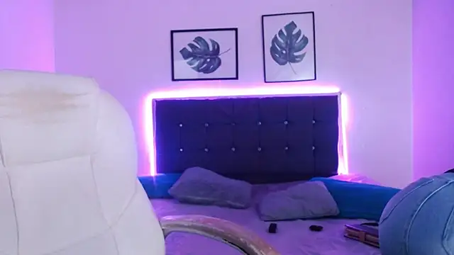 Snapshot of mia_collens chatting on 09-25-25, 02:04 mia collens online show from 09-25-25, 02:04