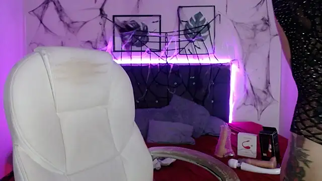 Snapshot of mia_collens chatting on 10-21-25, 01:06 mia collens online show from 10-21-25, 01:06