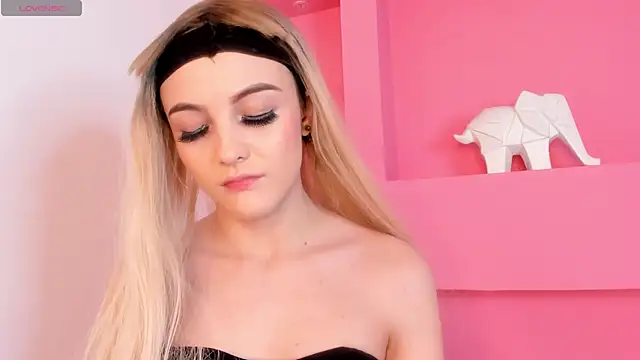 Snapshot of KendalPrince chatting on 10-12-25, 06:23 KendalPrince online show from 10-12-25, 06:23