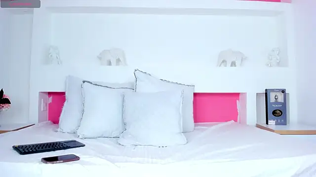 Snapshot of KendalPrince chatting on 10-22-25, 02:50 KendalPrince online show from 10-22-25, 02:50