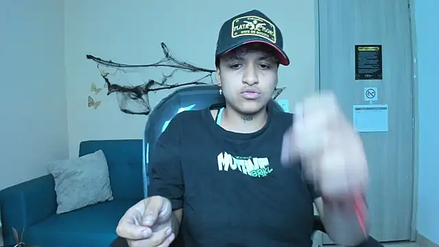 Dominick jones online show from 10-28-25, 05:33