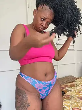 Snapshot of beverlyxxxx chatting on 03-03-25, 12:05 beverlyxxxx online show from 03-03-25, 12:05