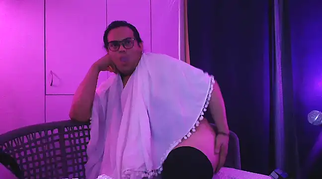 NikkelSofia online show from 12-18-24, 12:54