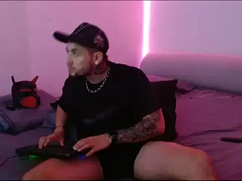 Snapshot of miia-liiam chatting on 01-07-25, 05:01 miia-liiam online show from 01-07-25, 05:01