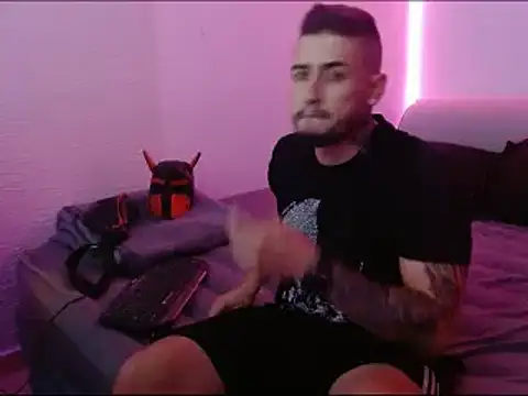 Snapshot of miia-liiam chatting on 01-11-25, 12:22 miia-liiam online show from 01-11-25, 12:22