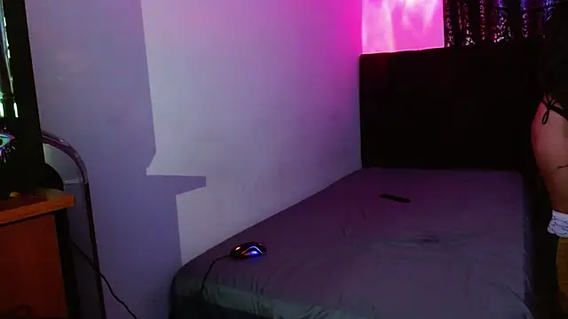 Snapshot of miia-liiam chatting on 11-29-25, 06:16 miia-liiam online show from 11-29-25, 06:16