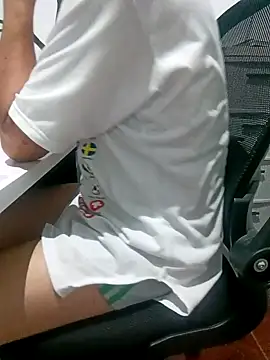 Snapshot of bisexual0007 chatting on 03-10-25, 03:01 bisexual0007 online show from 03-10-25, 03:01