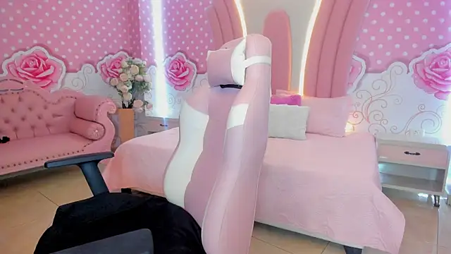 Lily Martinez online show from 02-08-25, 10:07