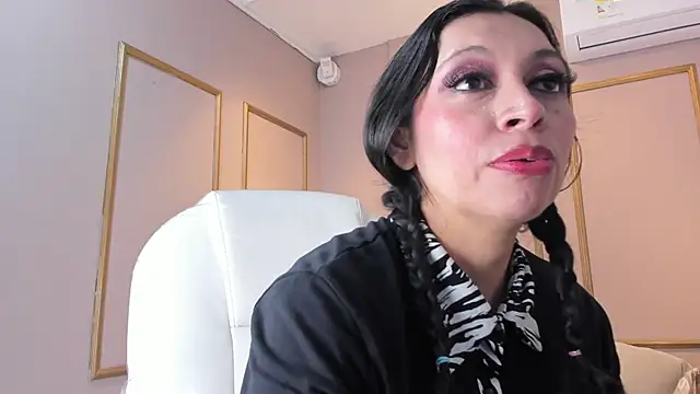 PerlaPreciosa online show from 11-23-25, 04:01