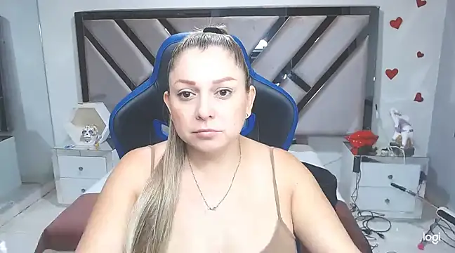 Snapshot of natalia5560 chatting on 01-21-25, 01:32 natalia5560 online show from 01-21-25, 01:32