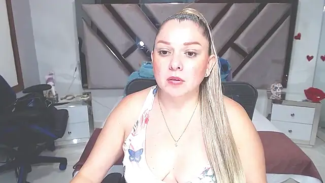 Snapshot of natalia5560 chatting on 02-22-25, 06:19 natalia5560 online show from 02-22-25, 06:19