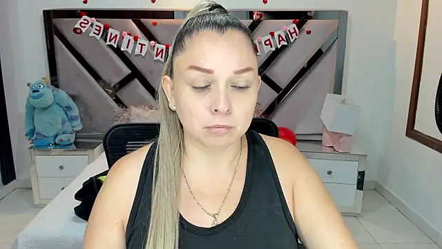 Snapshot of natalia5560 chatting on 09-22-25, 12:40 natalia5560 online show from 09-22-25, 12:40