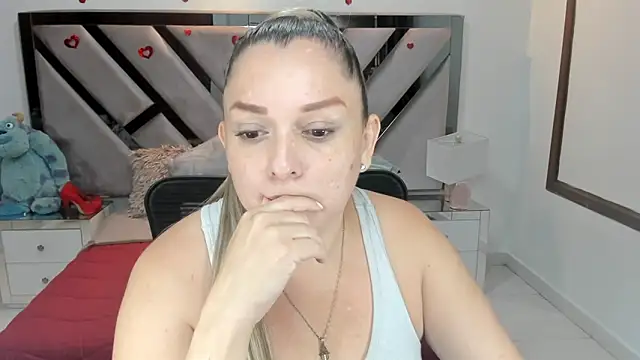 Snapshot of natalia5560 chatting on 10-05-25, 01:42 natalia5560 online show from 10-05-25, 01:42