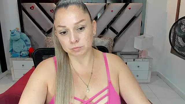 Snapshot of natalia5560 chatting on 10-08-25, 12:58 natalia5560 online show from 10-08-25, 12:58