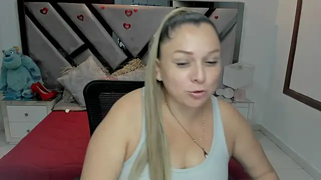 Snapshot of natalia5560 chatting on 10-16-25, 01:12 natalia5560 online show from 10-16-25, 01:12