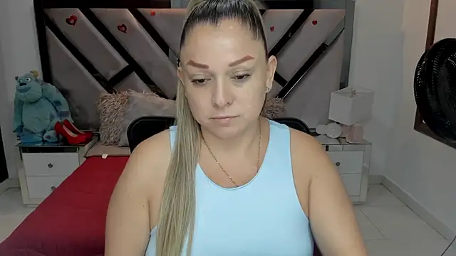 Snapshot of natalia5560 chatting on 10-21-25, 12:39 natalia5560 online show from 10-21-25, 12:39