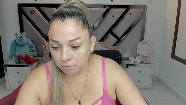 Snapshot of natalia5560 chatting on 10-23-25, 12:37 natalia5560 online show from 10-23-25, 12:37