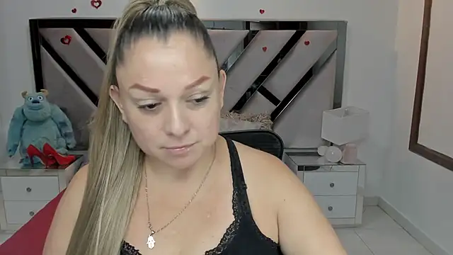 Snapshot of natalia5560 chatting on 10-26-25, 01:06 natalia5560 online show from 10-26-25, 01:06