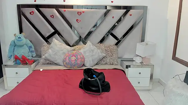 Snapshot of natalia5560 chatting on 10-28-25, 01:03 natalia5560 online show from 10-28-25, 01:03