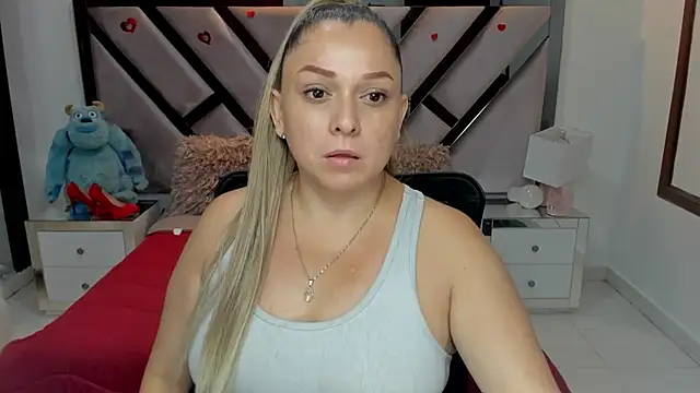 Snapshot of natalia5560 chatting on 10-30-25, 01:12 natalia5560 online show from 10-30-25, 01:12