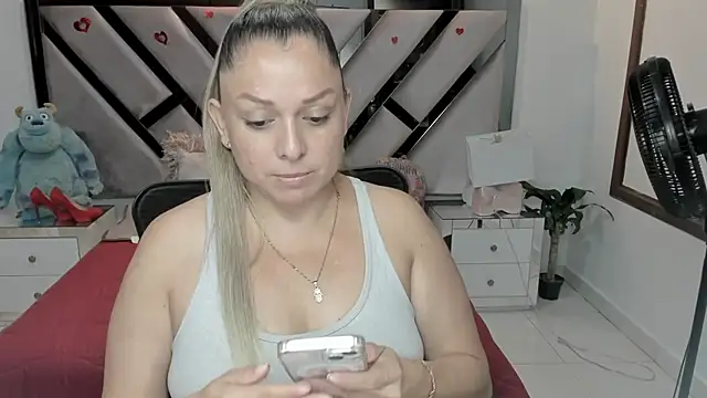 Snapshot of natalia5560 chatting on 11-10-25, 01:21 natalia5560 online show from 11-10-25, 01:21