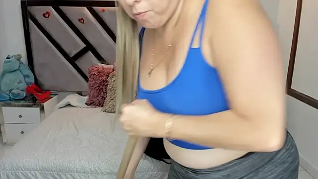 Snapshot of natalia5560 chatting on 11-26-25, 01:12 natalia5560 online show from 11-26-25, 01:12