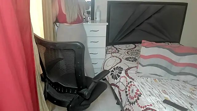 Snapshot of natalia5560 chatting on 12-15-25, 07:07 natalia5560 online show from 12-15-25, 07:07