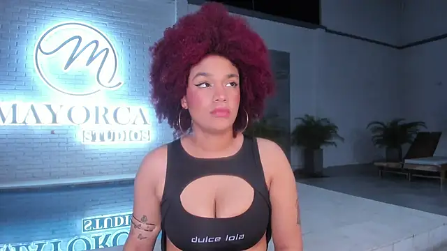 Snapshot of loladupont chatting on 02-11-26, 03:00 loladupont online show from 02-11-26, 03:00