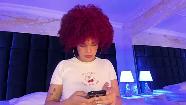 Snapshot of loladupont chatting on 02-12-26, 03:12 loladupont online show from 02-12-26, 03:12