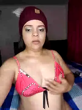 Snapshot of AriaYummy chatting on 01-06-25, 03:31 AriaYummy online show from 01-06-25, 03:31