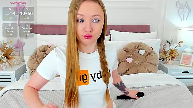 Snapshot of ChloeSug chatting on 02-19-26, 08:16 ChloeSug online show from 02-19-26, 08:16