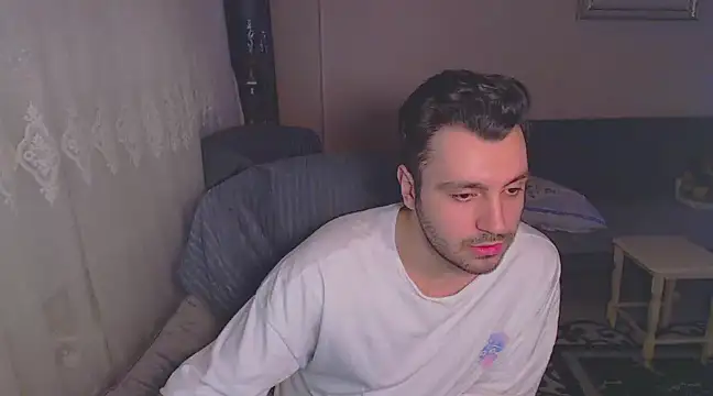 handsomeee04 online show from 02-02-25, 09:45