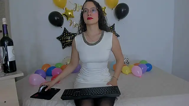 Snapshot of emmaTorres1 chatting on 12-30-24, 07:21 emmaTorres1 online show from 12-30-24, 07:21