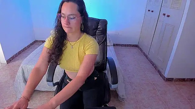 Snapshot of emmaTorres1 chatting on 01-18-25, 01:40 emmaTorres1 online show from 01-18-25, 01:40
